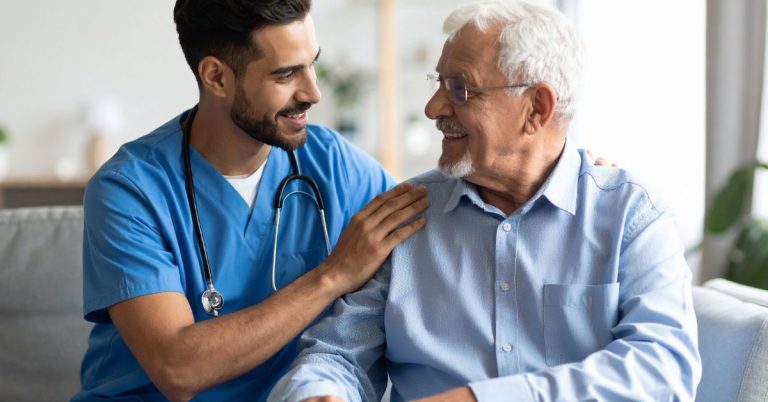 Trabajos de cuidador de ancianos a domicilio con excelente remuneración en España